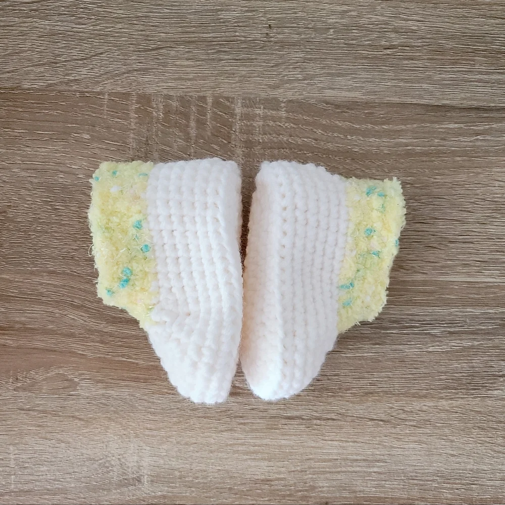 Neutral baby booties, Handmade baby shoes, Baby boots, crochet crib shoes